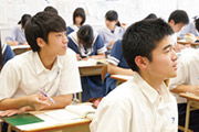 学業に精励し 英知を磨く